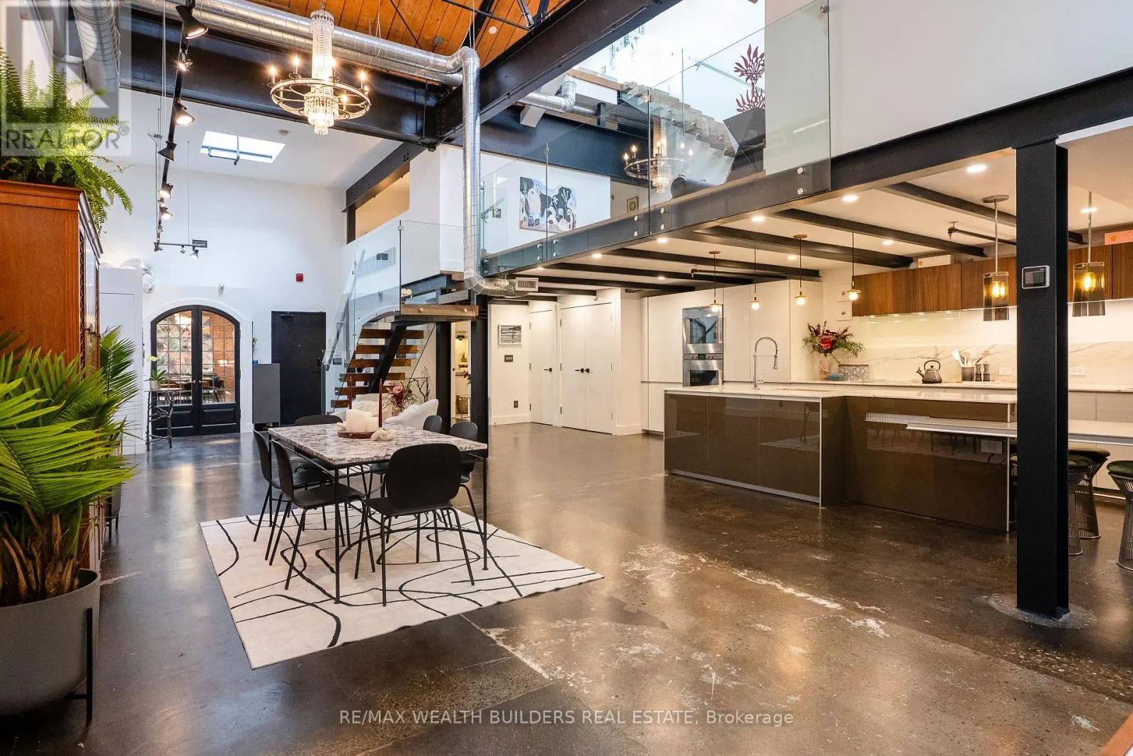 123 - 326 CARLAW AVENUE