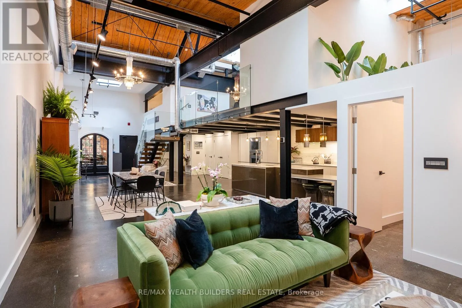 123 - 326 CARLAW AVENUE