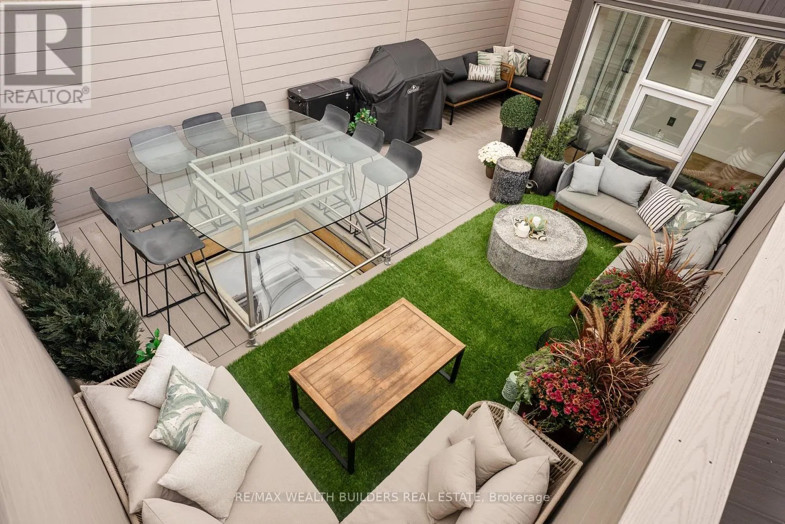 123 - 326 CARLAW AVENUE