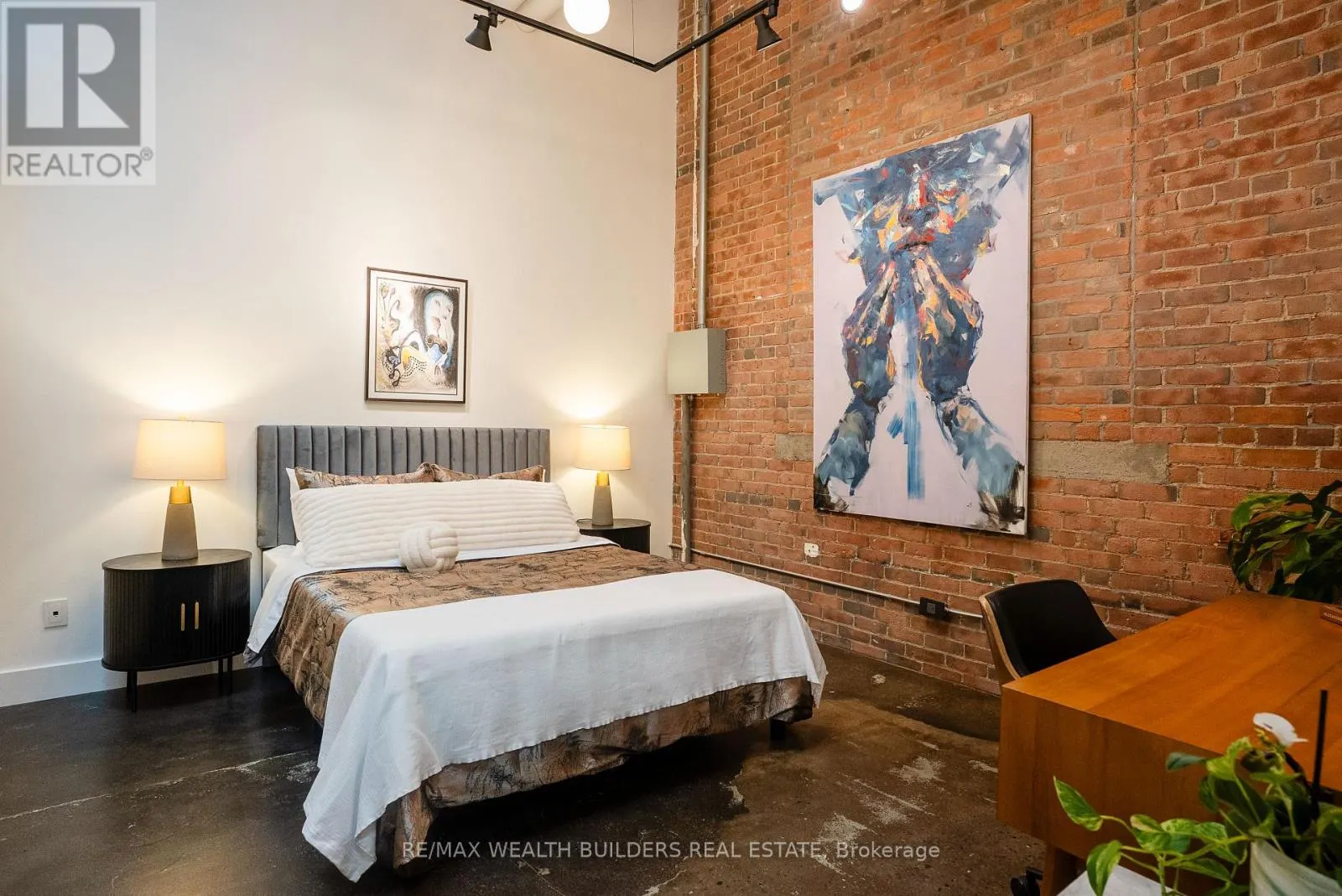 123 - 326 CARLAW AVENUE
