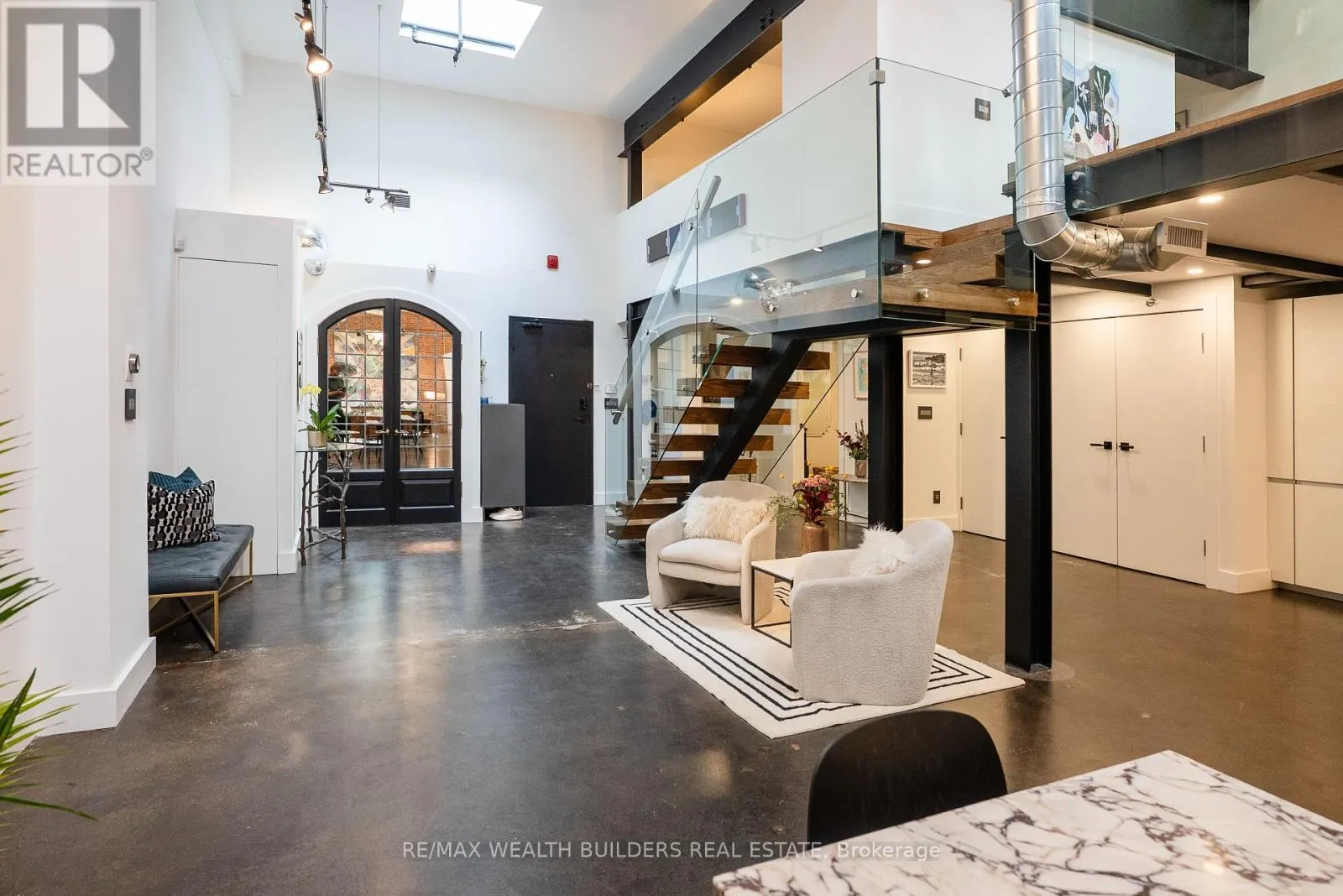 123 - 326 CARLAW AVENUE