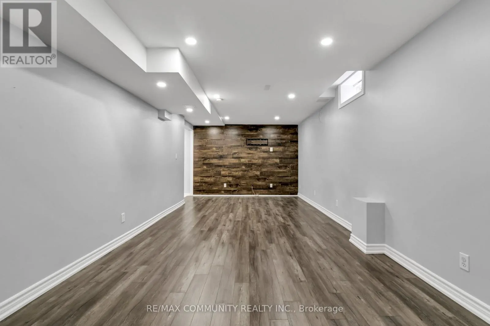 1376 TROWBRIDGE DRIVE