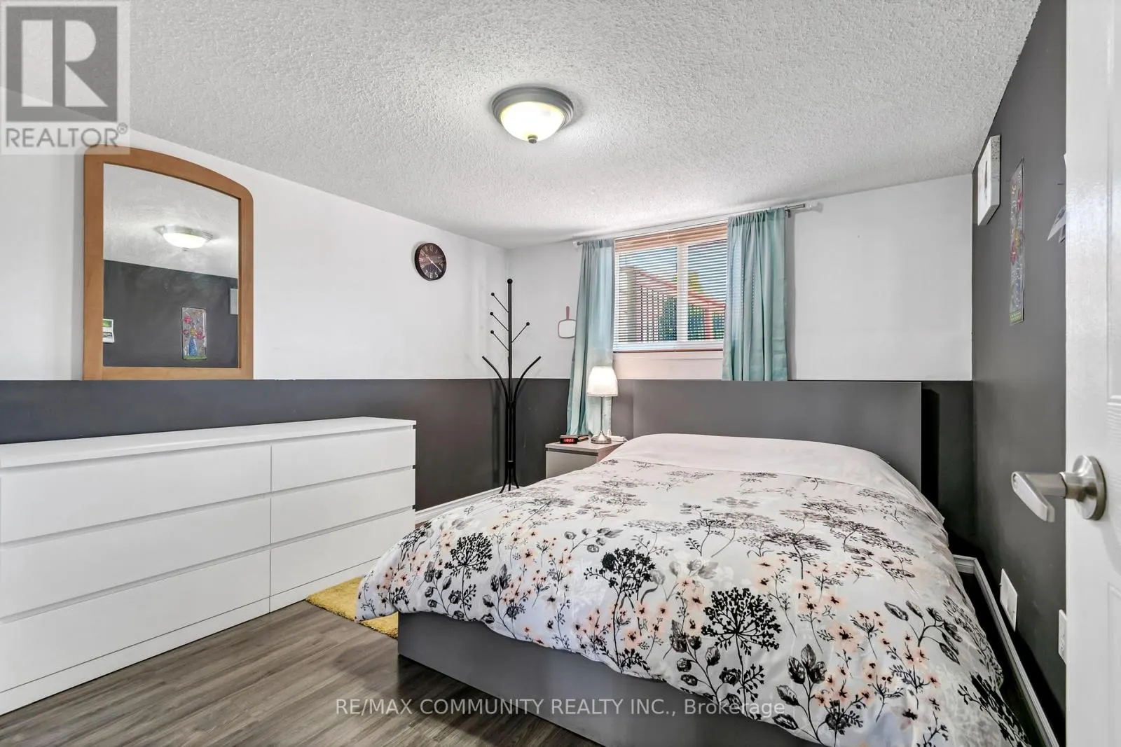 1376 TROWBRIDGE DRIVE