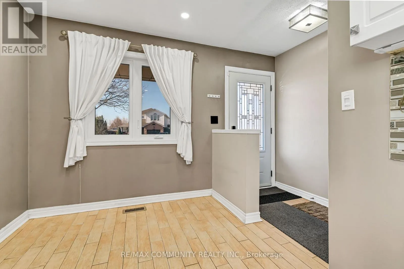 1376 TROWBRIDGE DRIVE