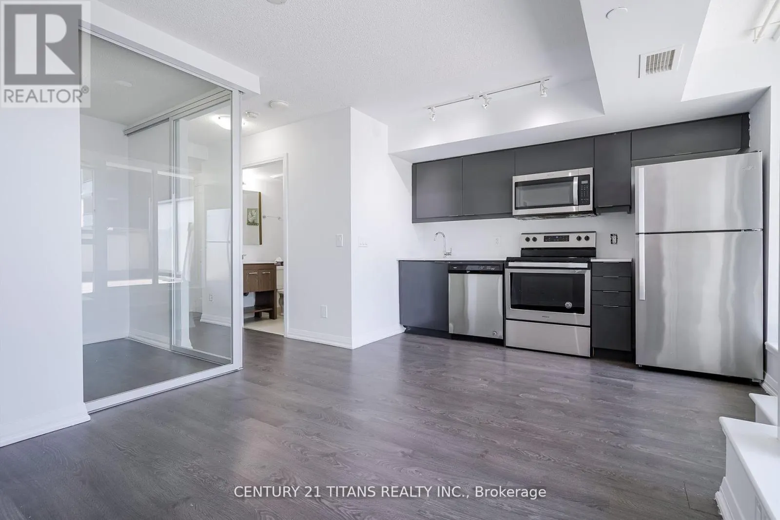 203 - 30 MEADOWGLEN PLACE