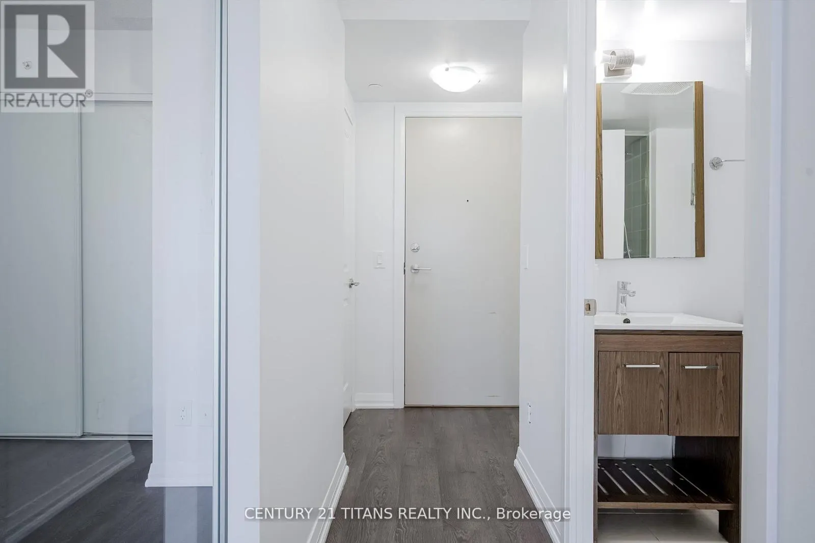 203 - 30 MEADOWGLEN PLACE
