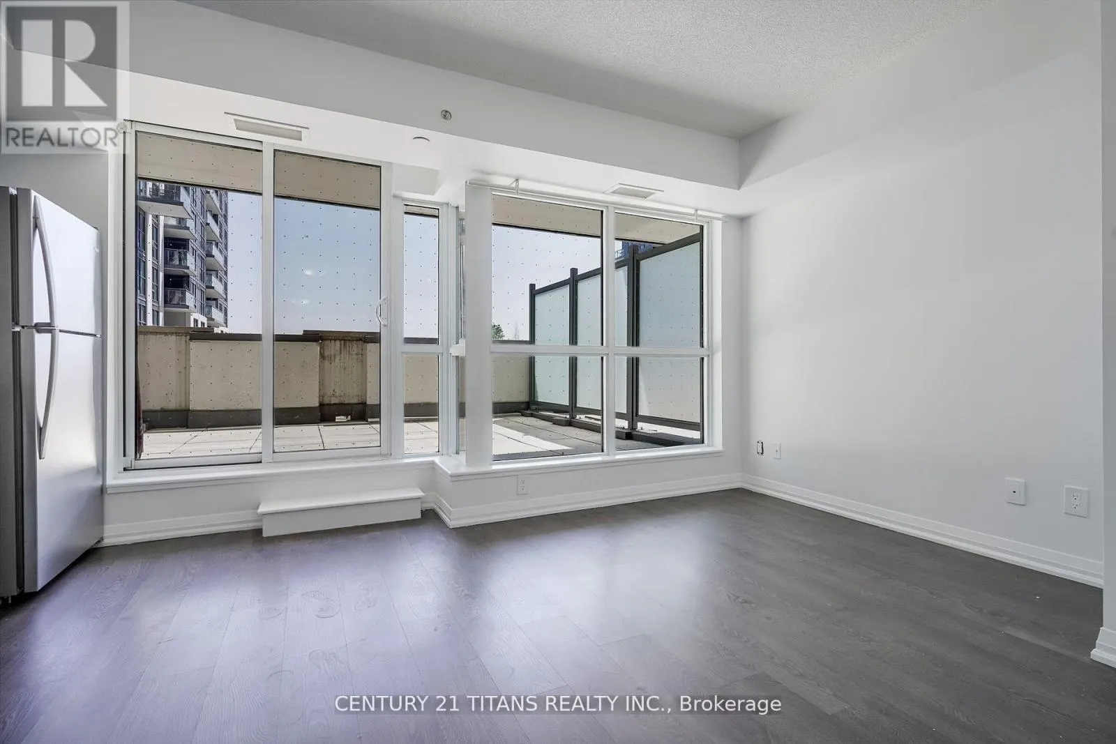 203 - 30 MEADOWGLEN PLACE