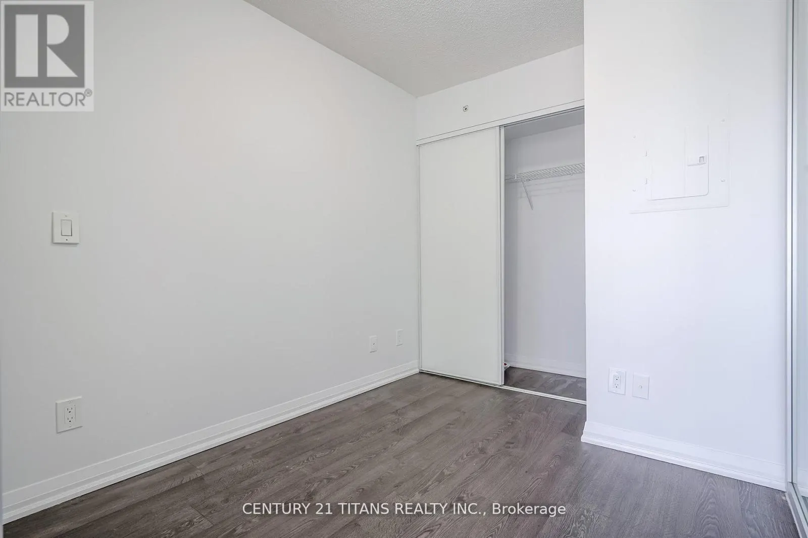 203 - 30 MEADOWGLEN PLACE