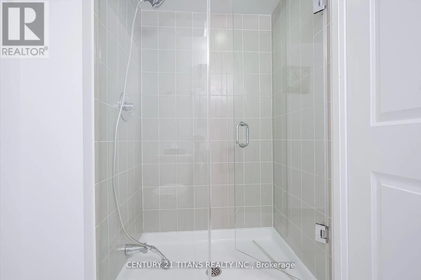 203 - 30 MEADOWGLEN PLACE