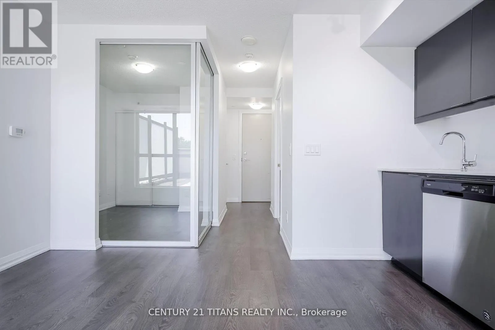 203 - 30 MEADOWGLEN PLACE
