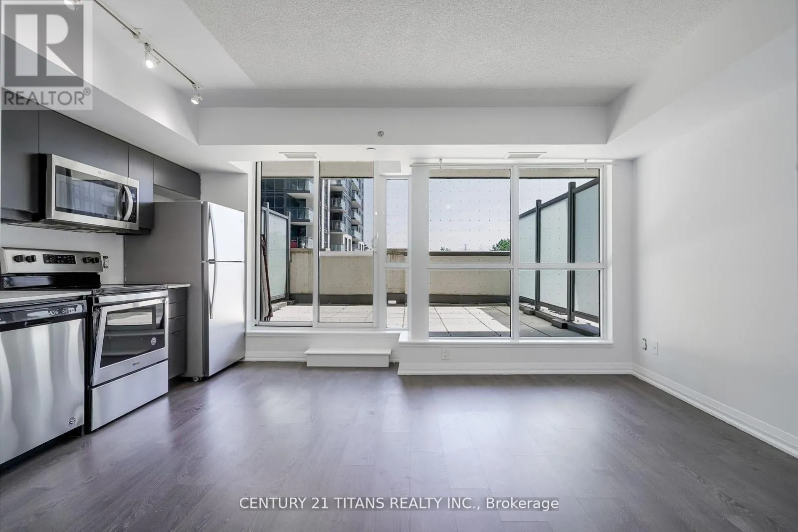 203 - 30 MEADOWGLEN PLACE