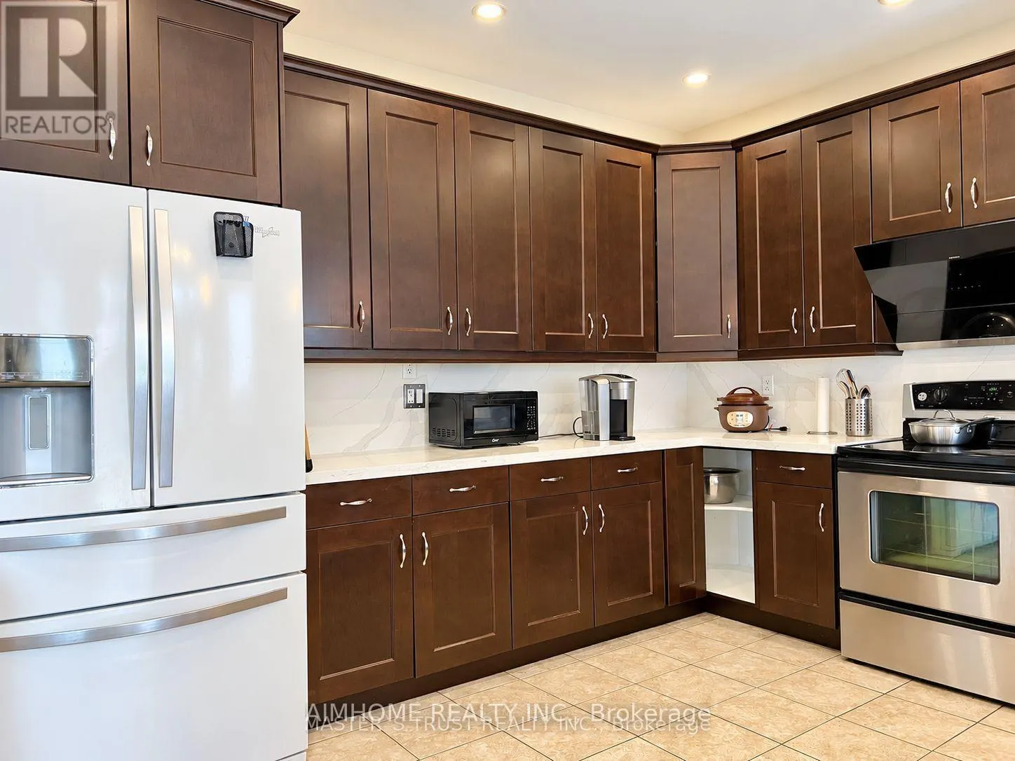 99 ROCKLAND CRESCENT