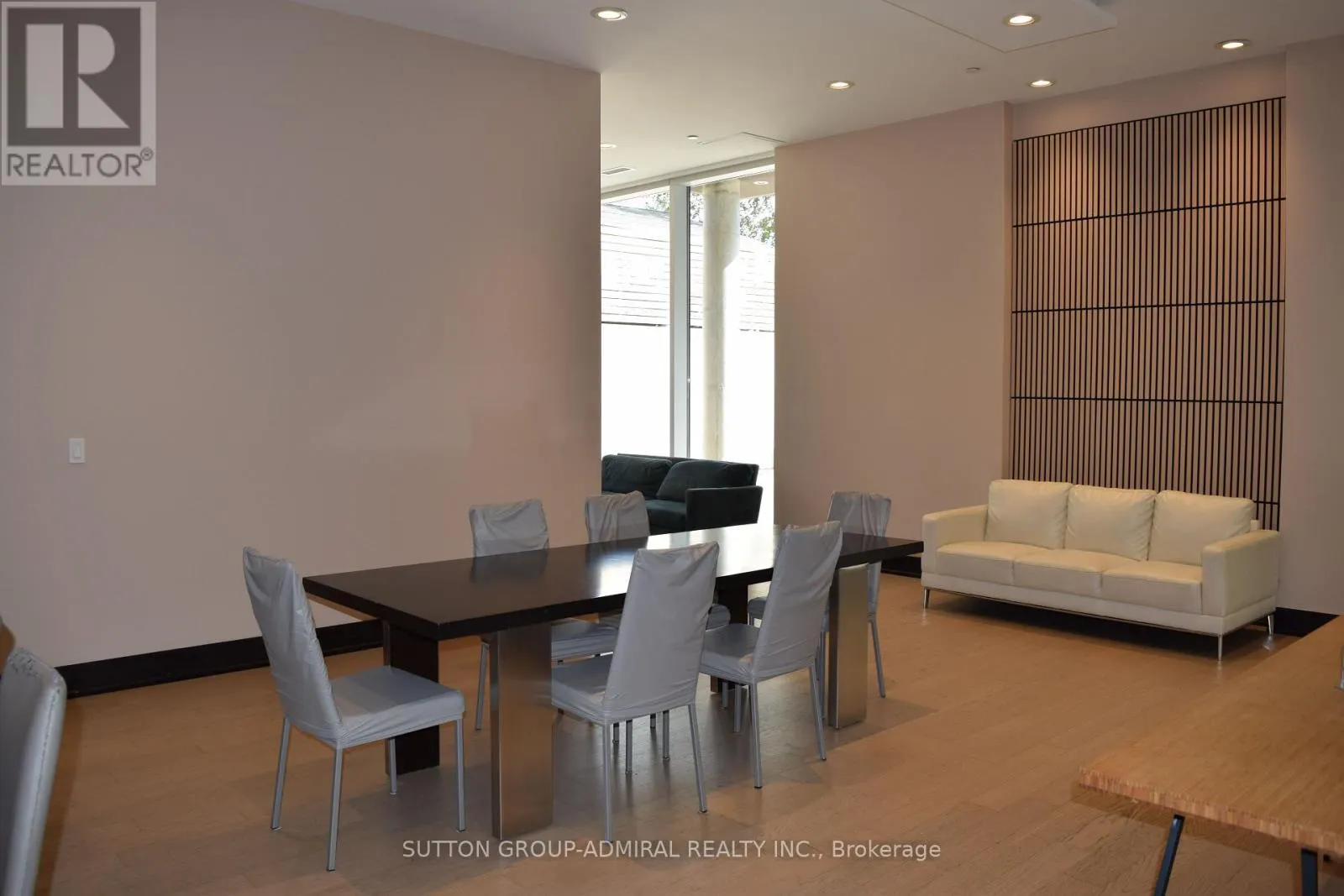 UNIT# 411 - 2055 DANFORTH AVENUE