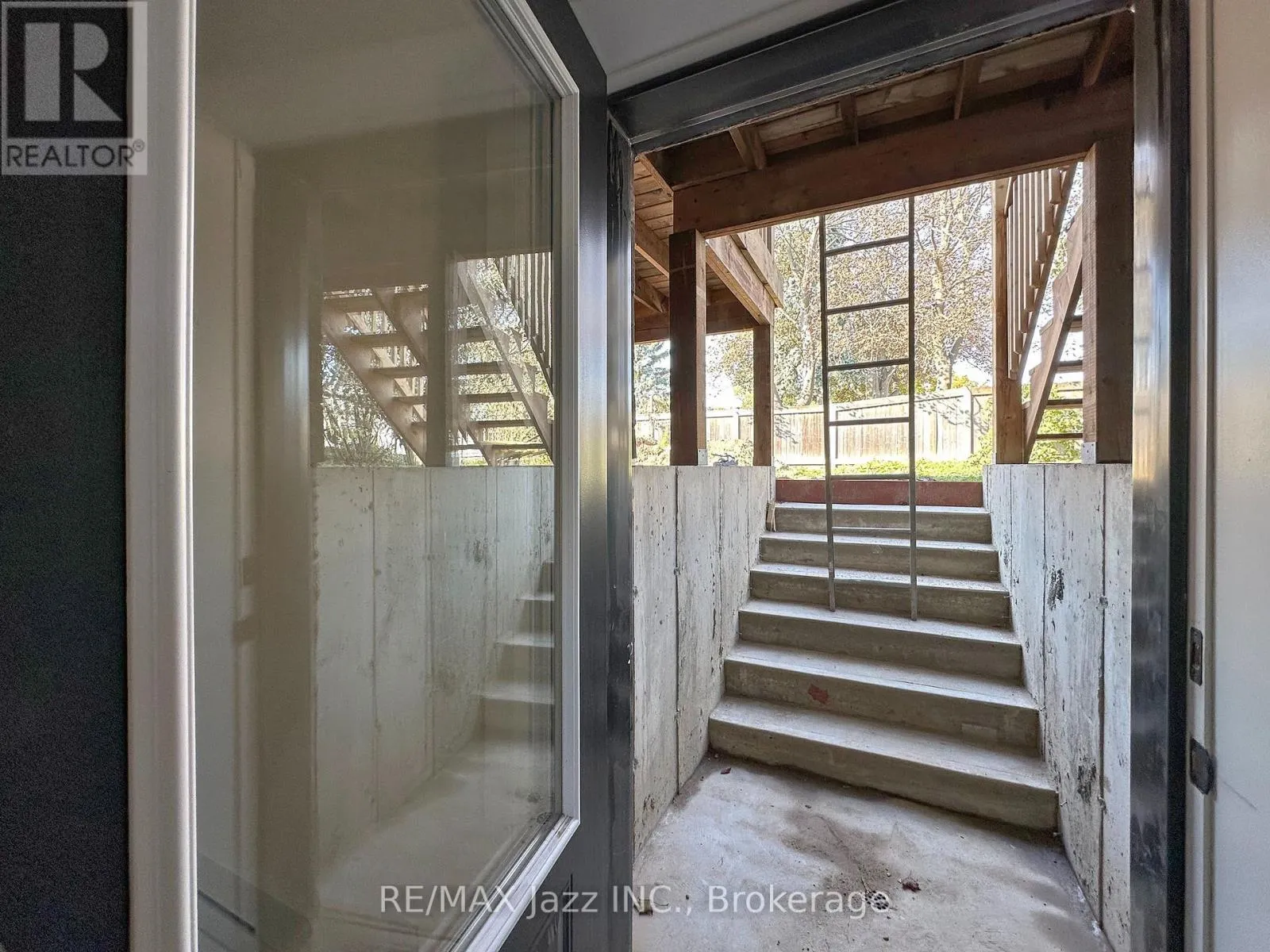 UPPER - 639 HORTOP STREET #UPPER