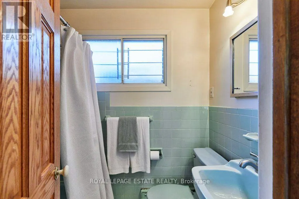 26 BINGHAM AVENUE