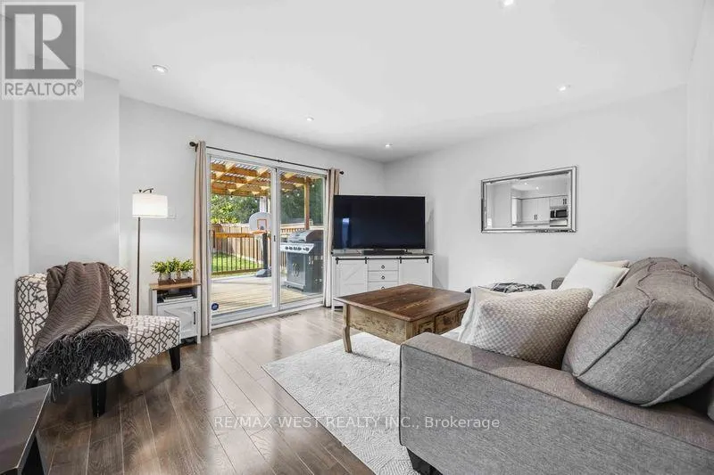 67 WOODSTONE PLACE