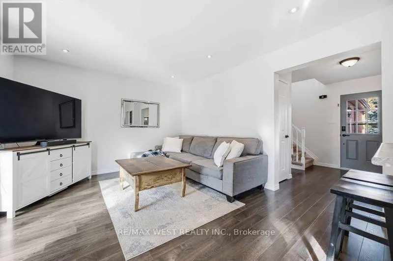 67 WOODSTONE PLACE