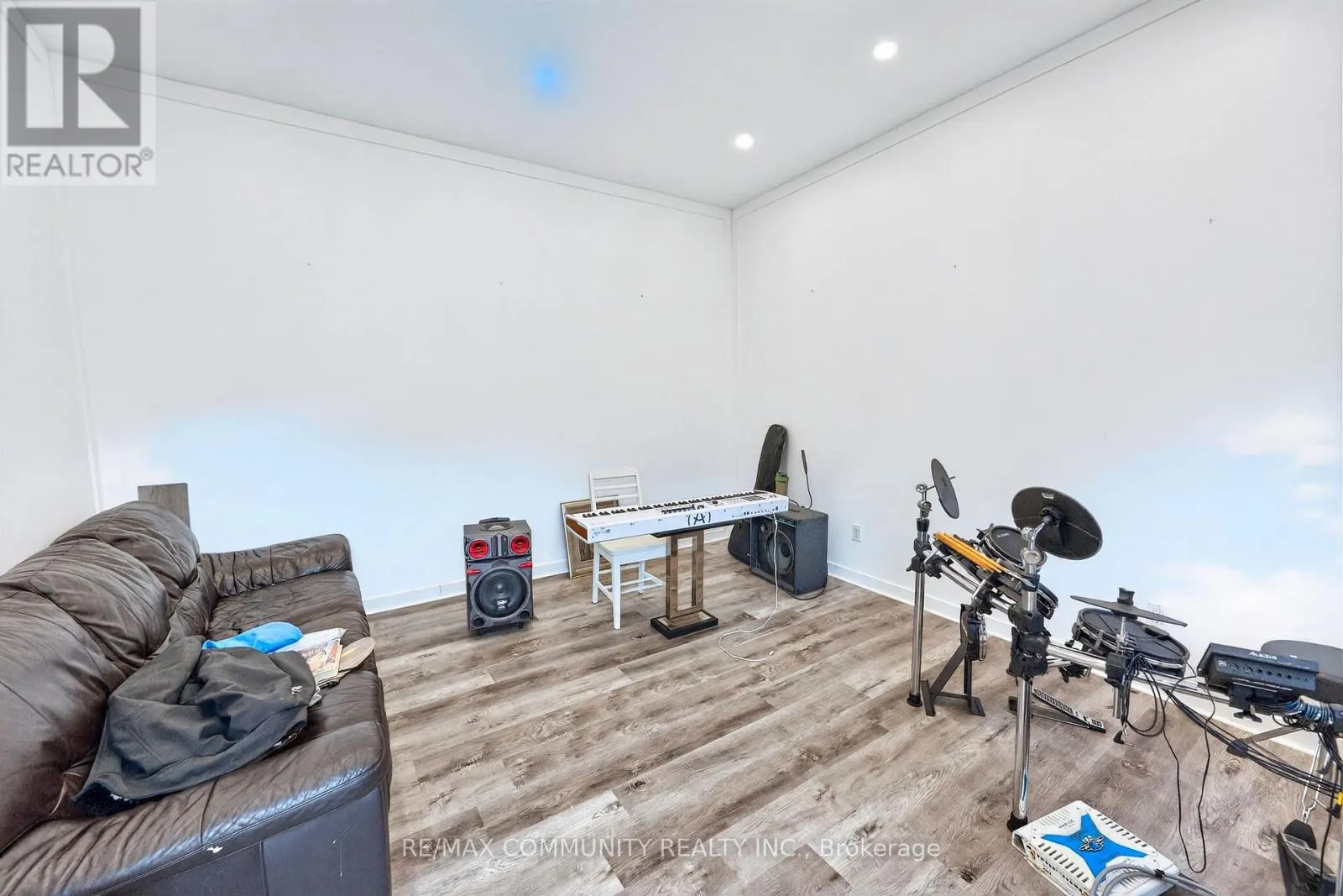 31 WITHAY DRIVE