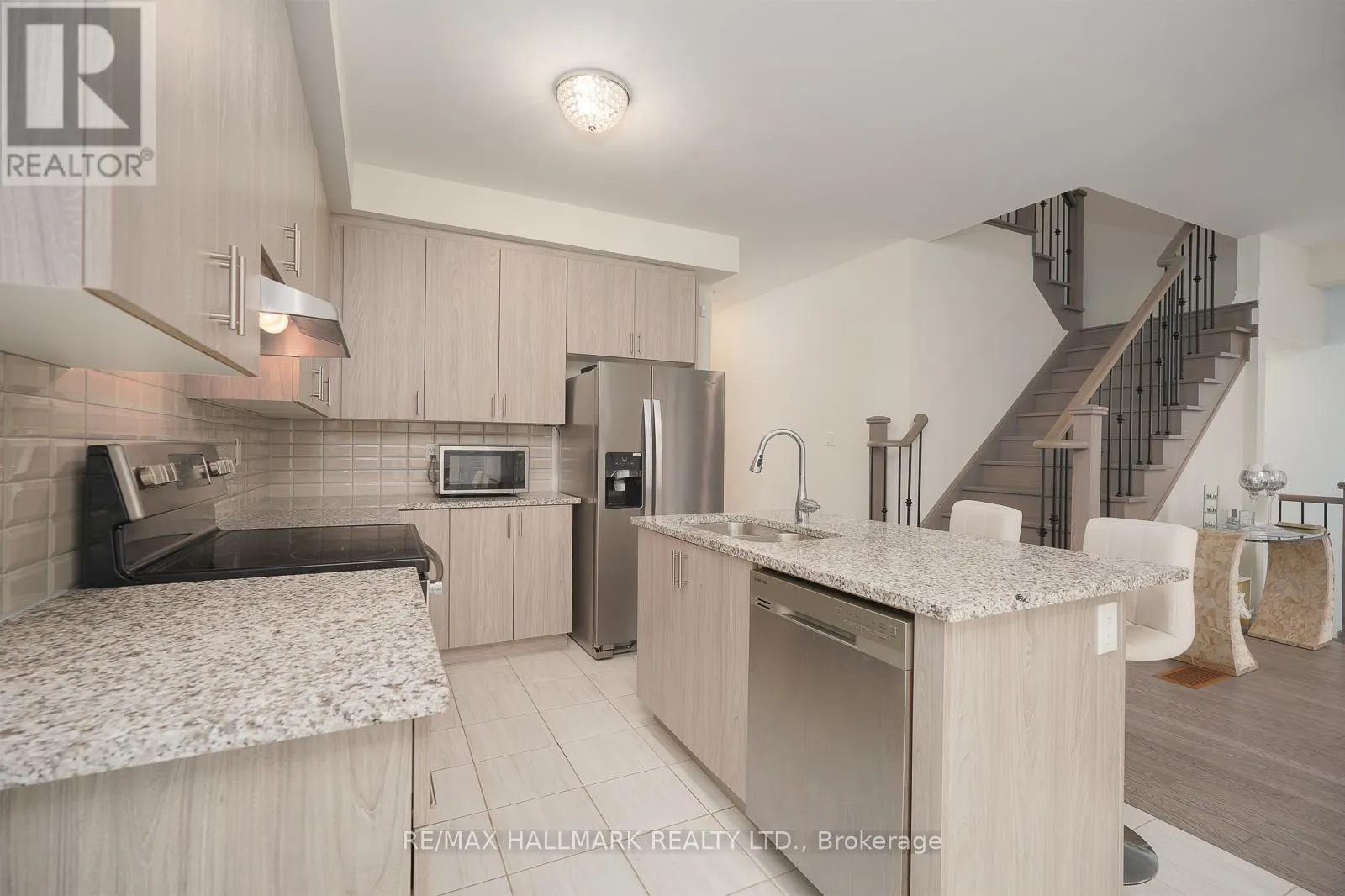 4 HICKLING LANE