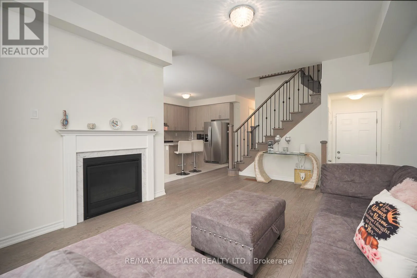 4 HICKLING LANE