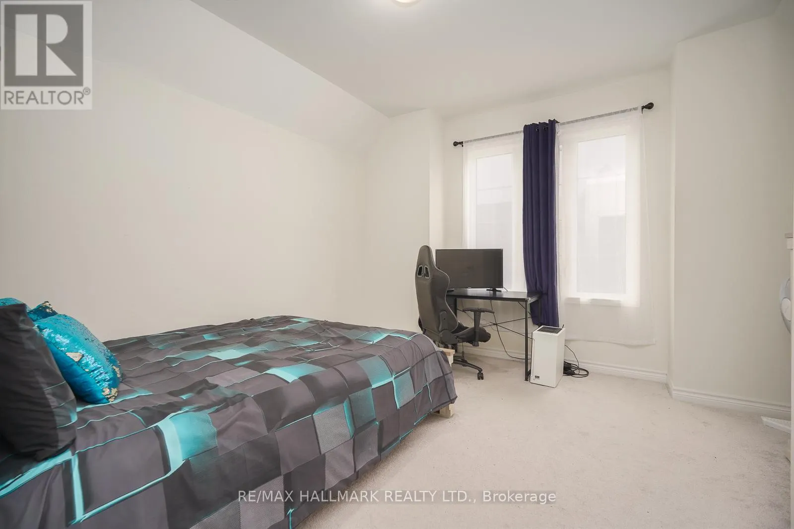 4 HICKLING LANE