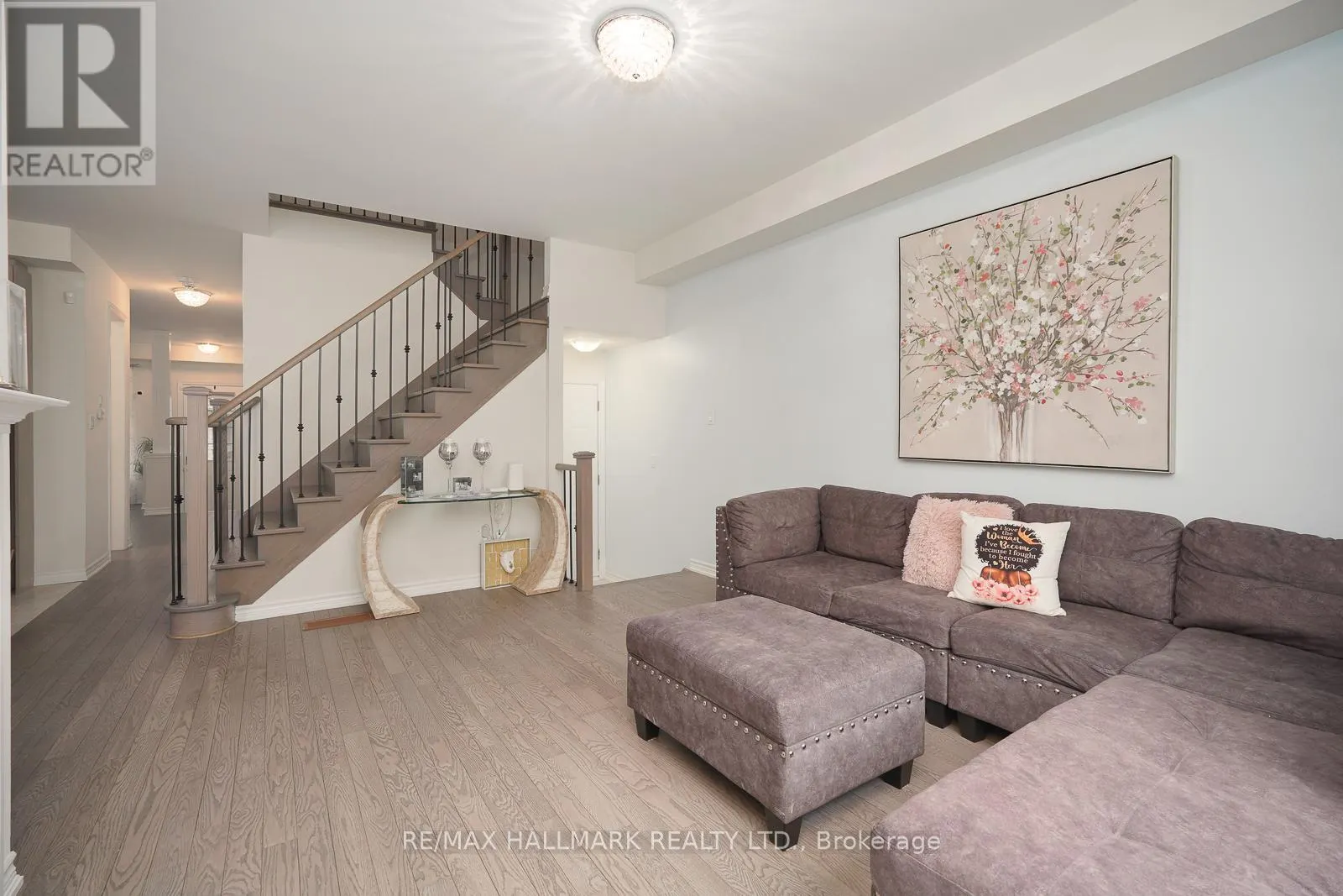 4 HICKLING LANE