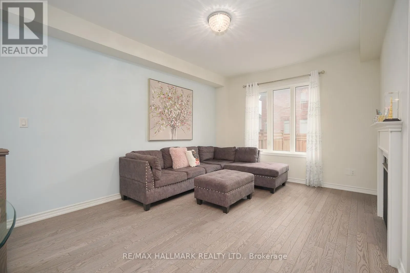 4 HICKLING LANE