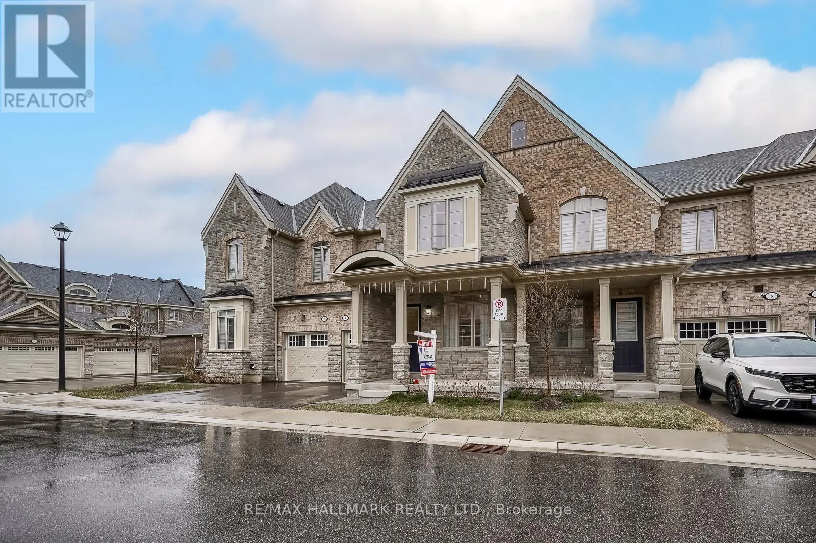 4 HICKLING LANE