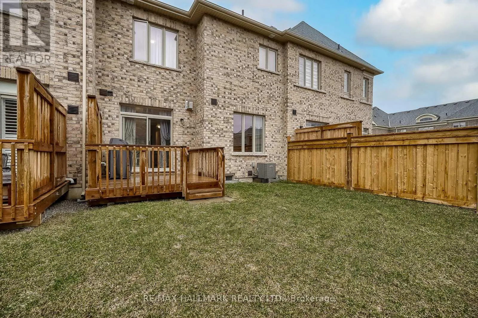 4 HICKLING LANE