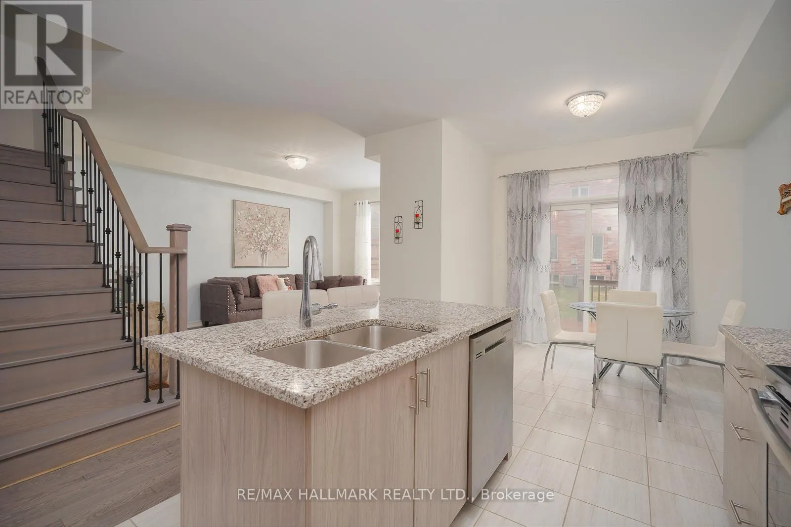 4 HICKLING LANE