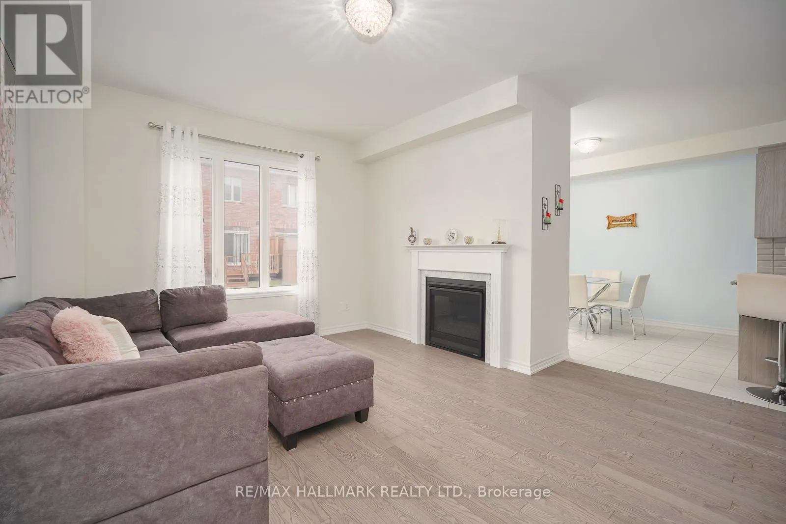 4 HICKLING LANE
