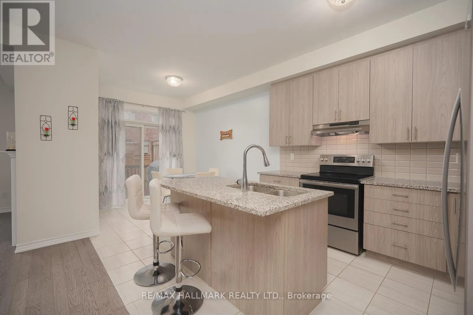 4 HICKLING LANE