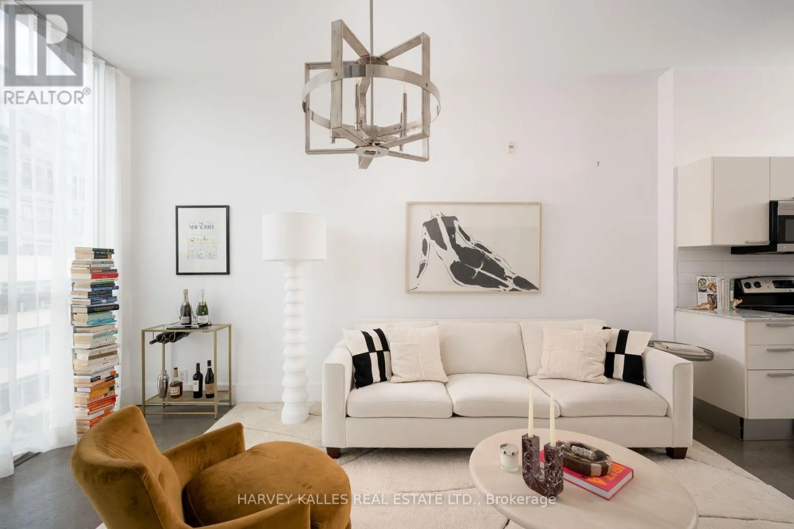 410 - 625 QUEEN STREET E