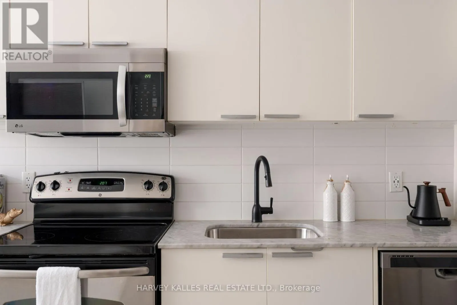 410 - 625 QUEEN STREET E