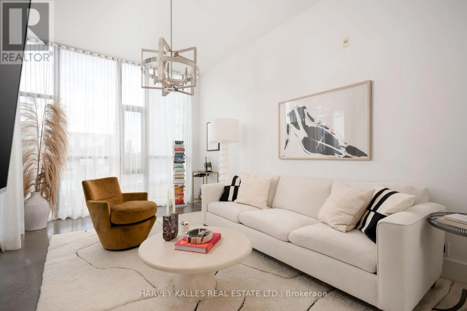 410 - 625 QUEEN STREET E