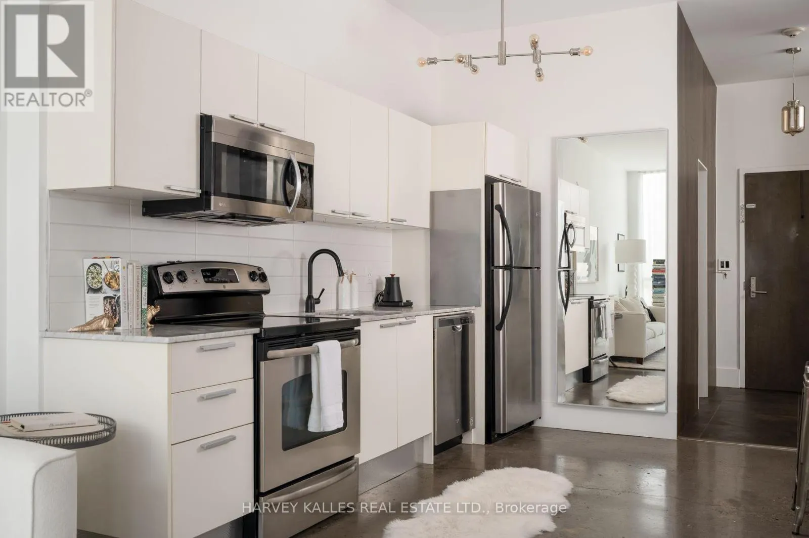 410 - 625 QUEEN STREET E