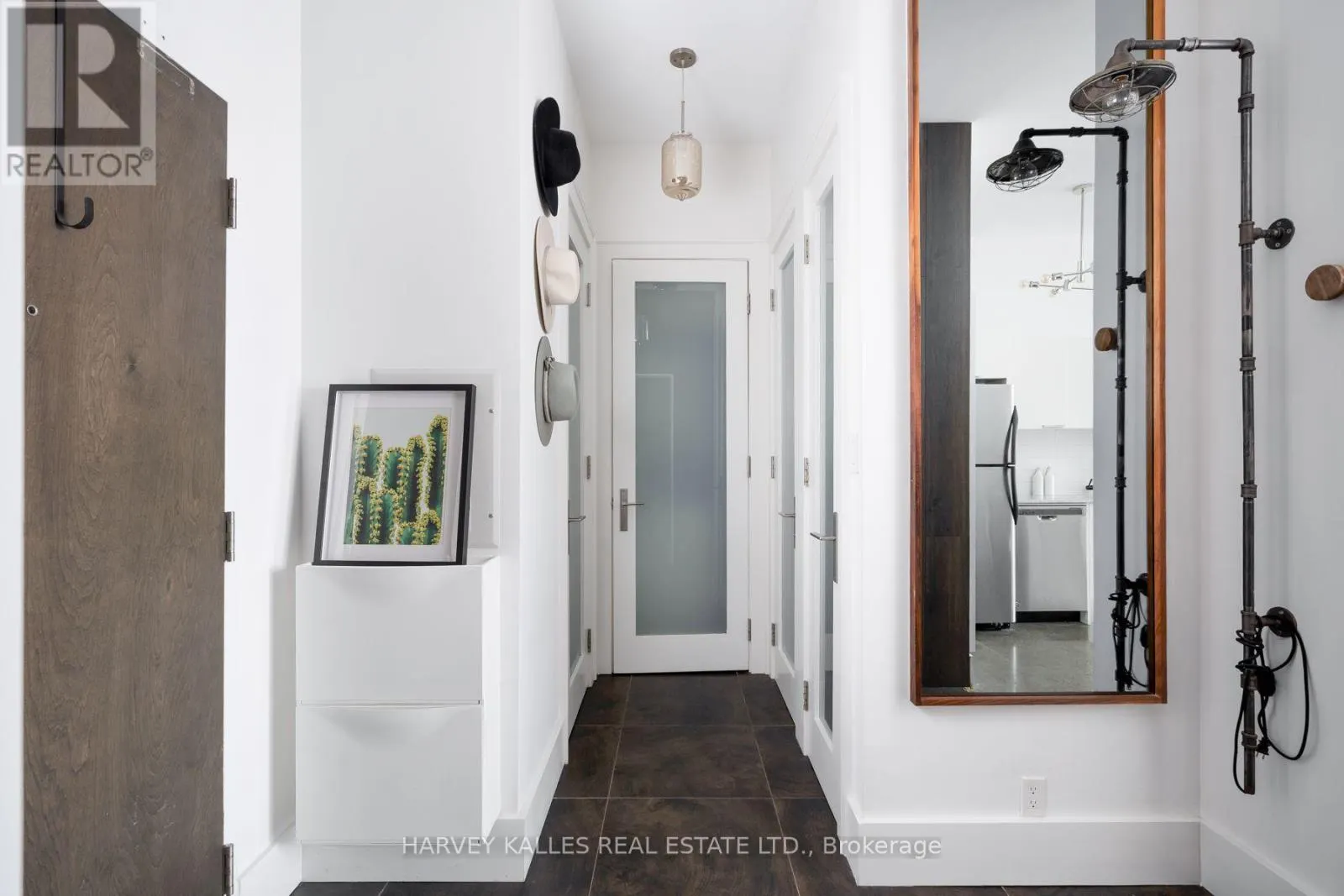 410 - 625 QUEEN STREET E