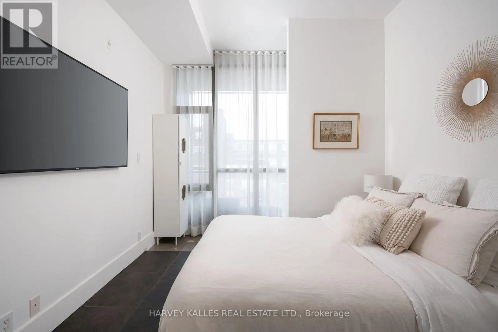 410 - 625 QUEEN STREET E