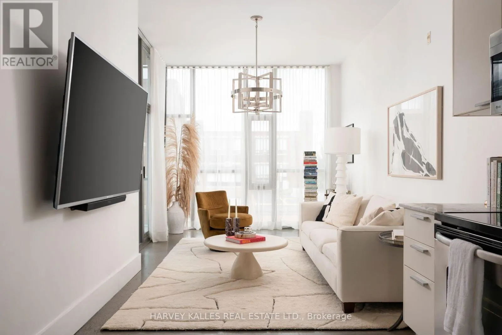 410 - 625 QUEEN STREET E