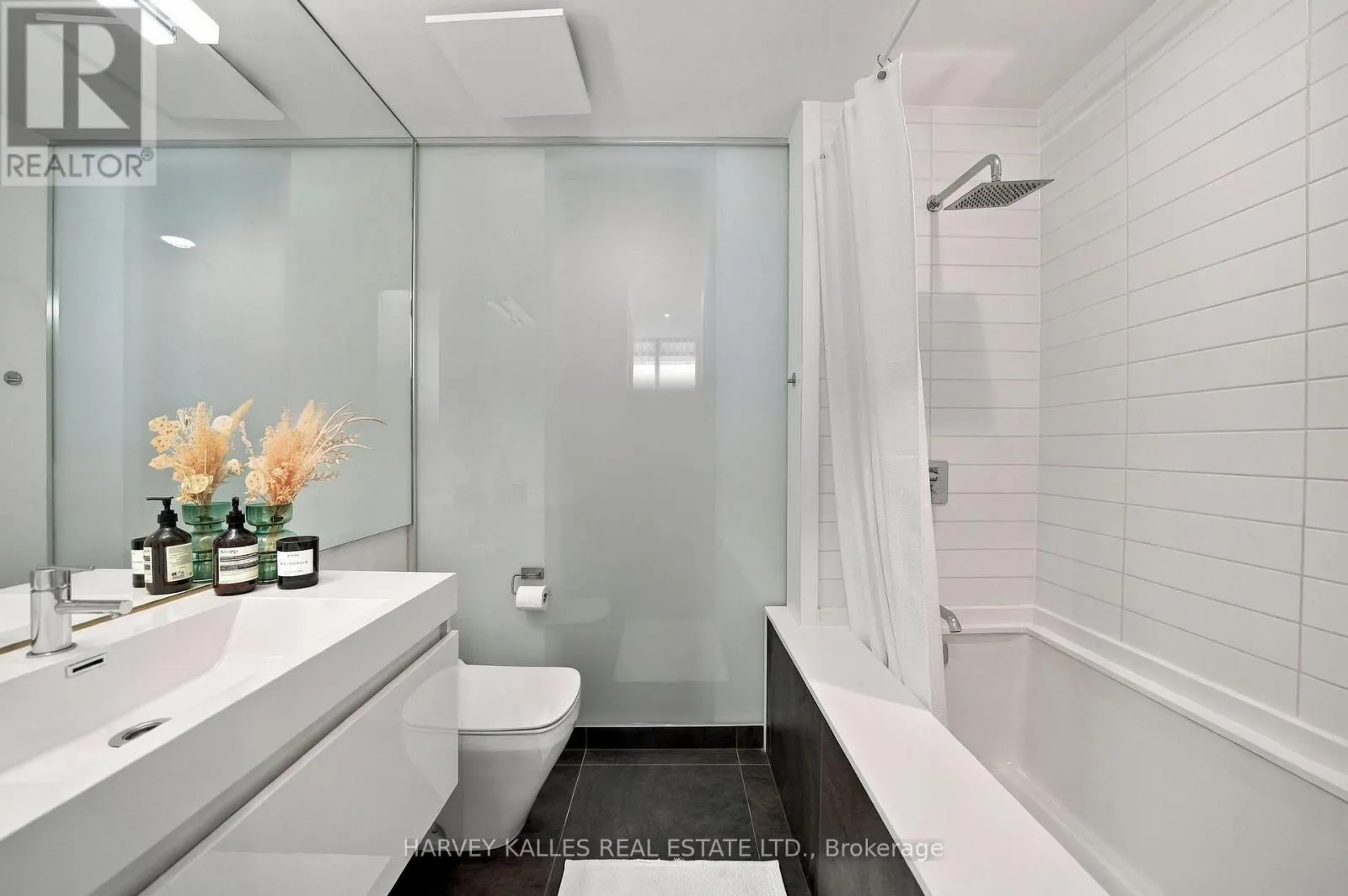 410 - 625 QUEEN STREET E