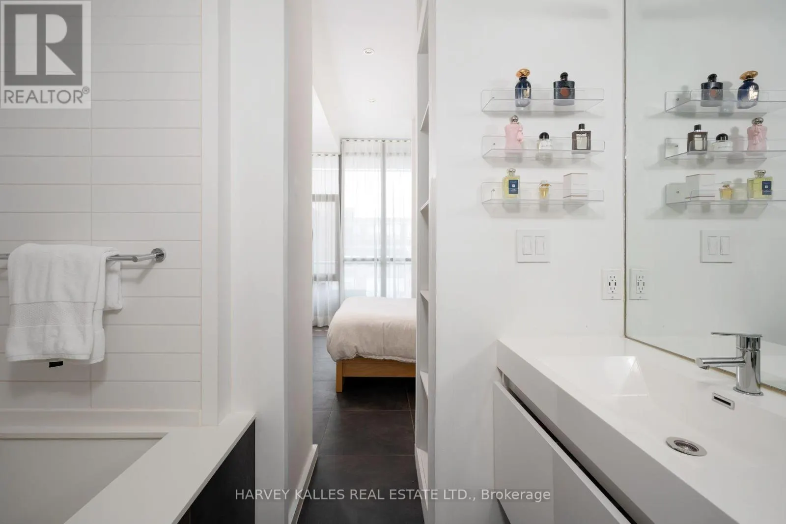 410 - 625 QUEEN STREET E