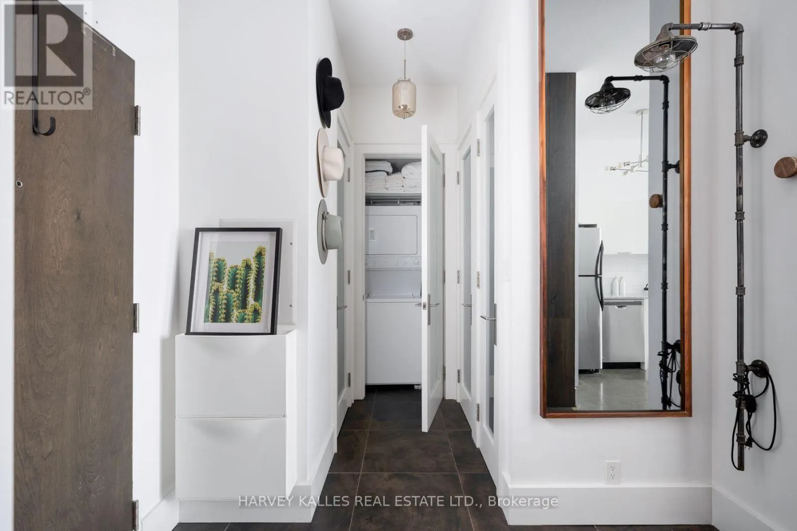 410 - 625 QUEEN STREET E