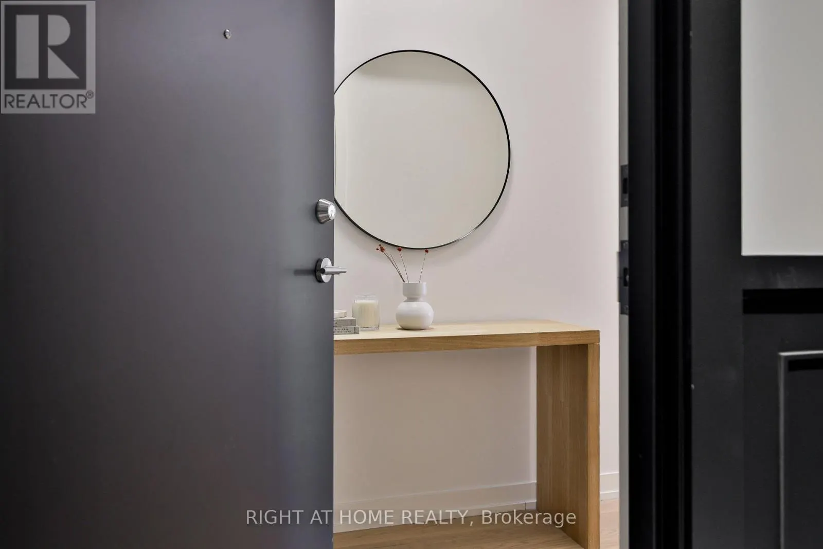 405 - 761 QUEEN STREET E