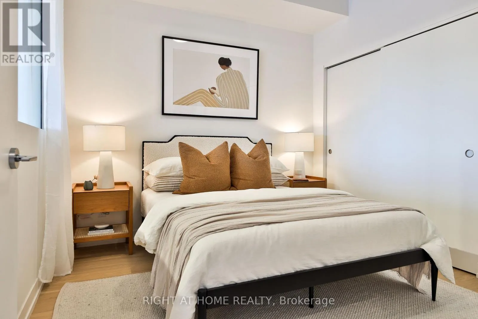 405 - 761 QUEEN STREET E