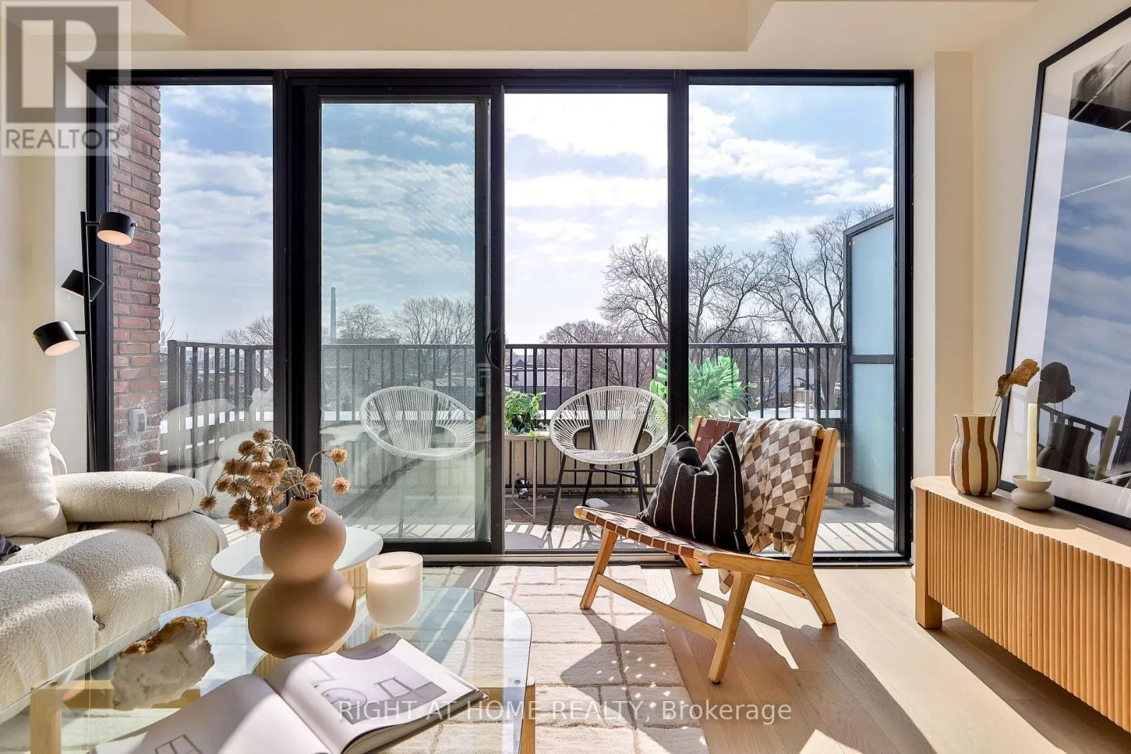 405 - 761 QUEEN STREET E