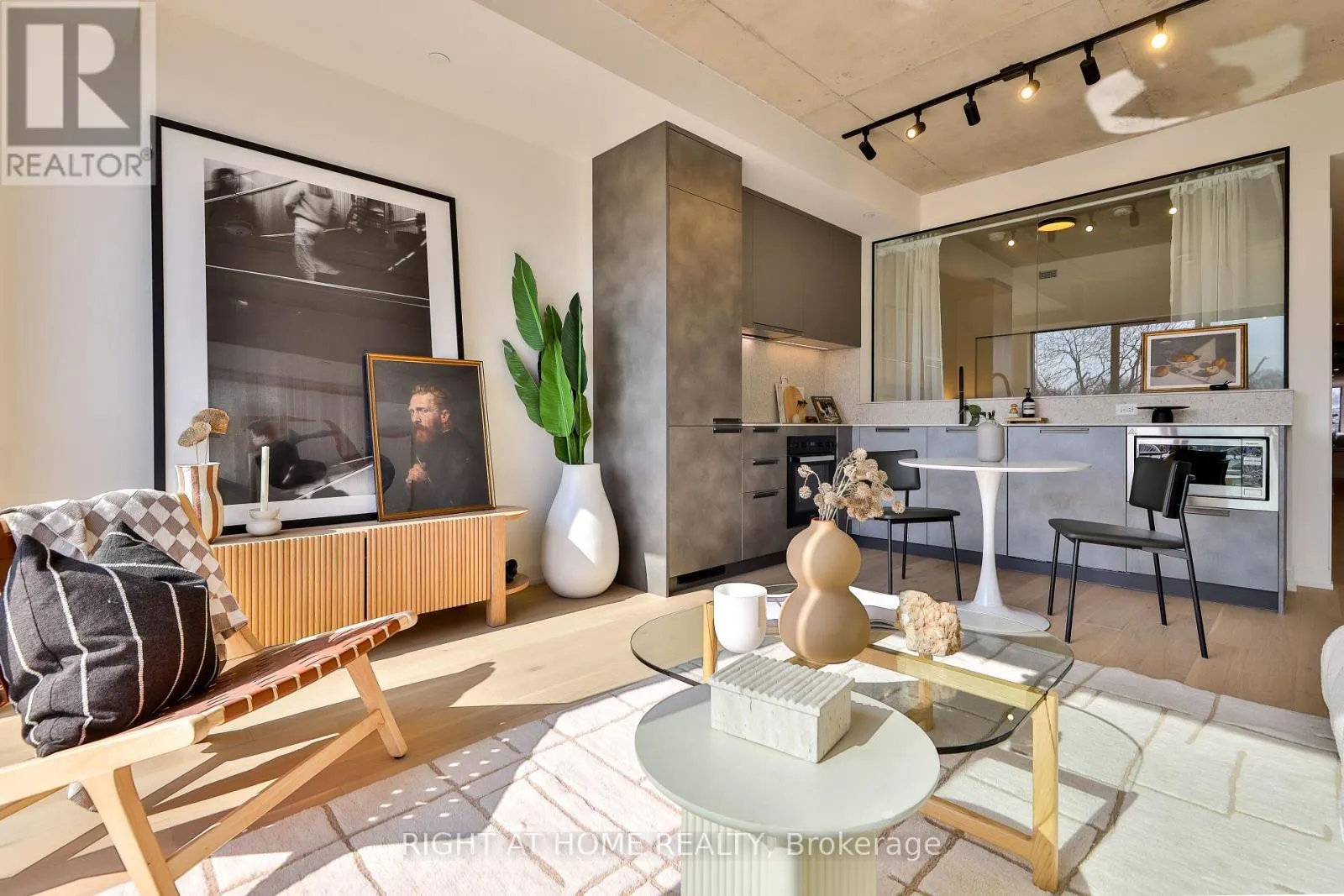 405 - 761 QUEEN STREET E