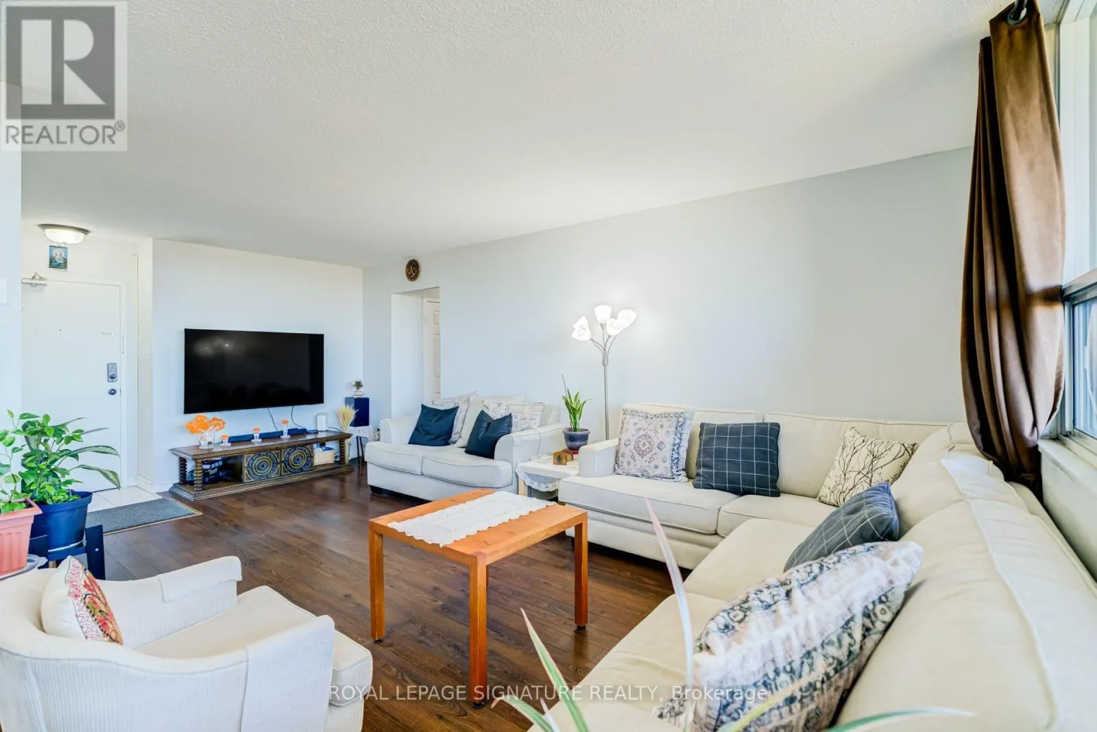 812 - 2550 PHARMACY AVENUE