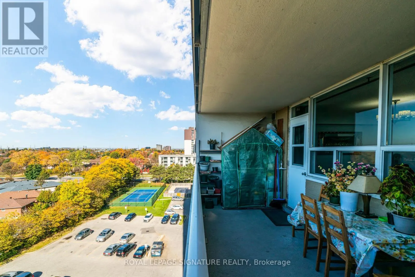 812 - 2550 PHARMACY AVENUE