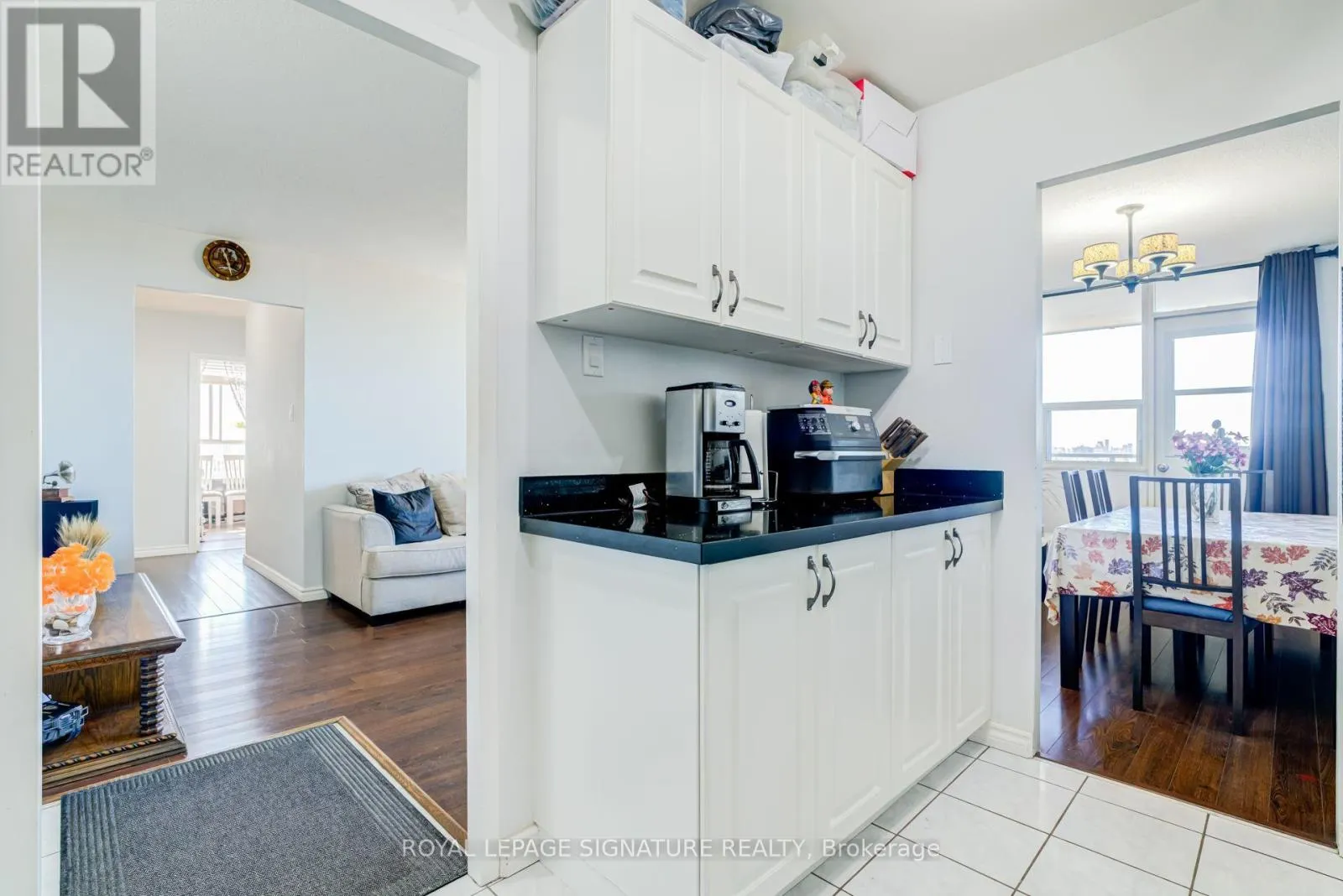 812 - 2550 PHARMACY AVENUE