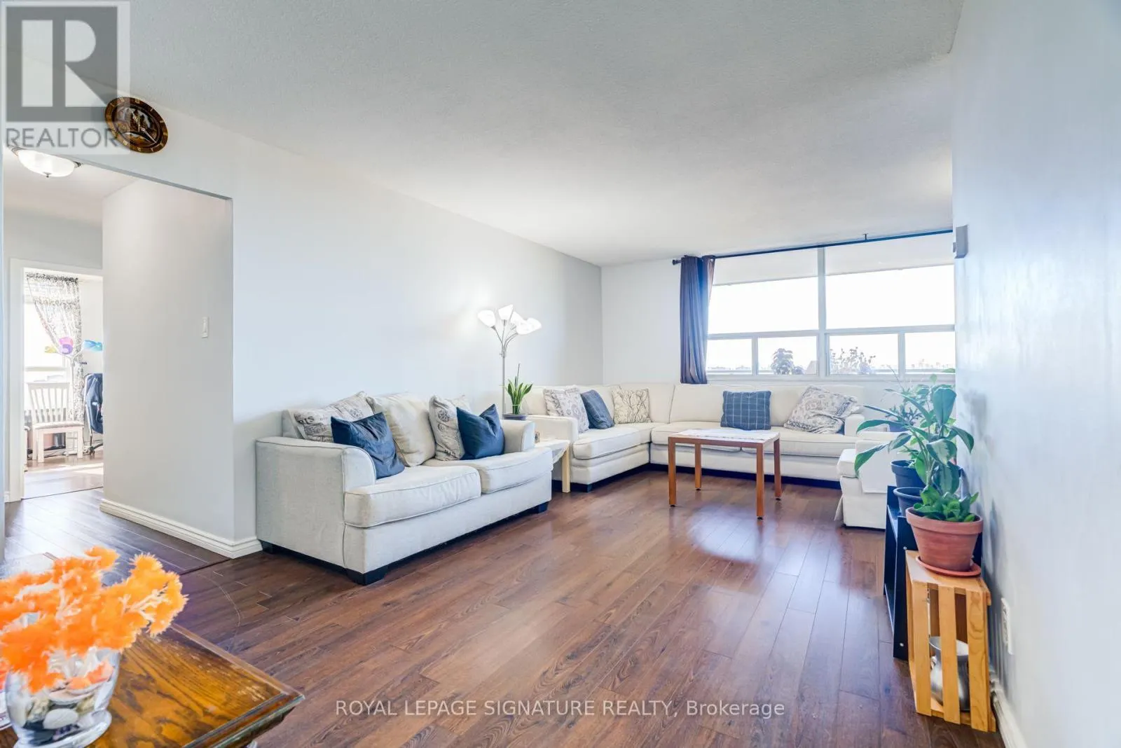 812 - 2550 PHARMACY AVENUE